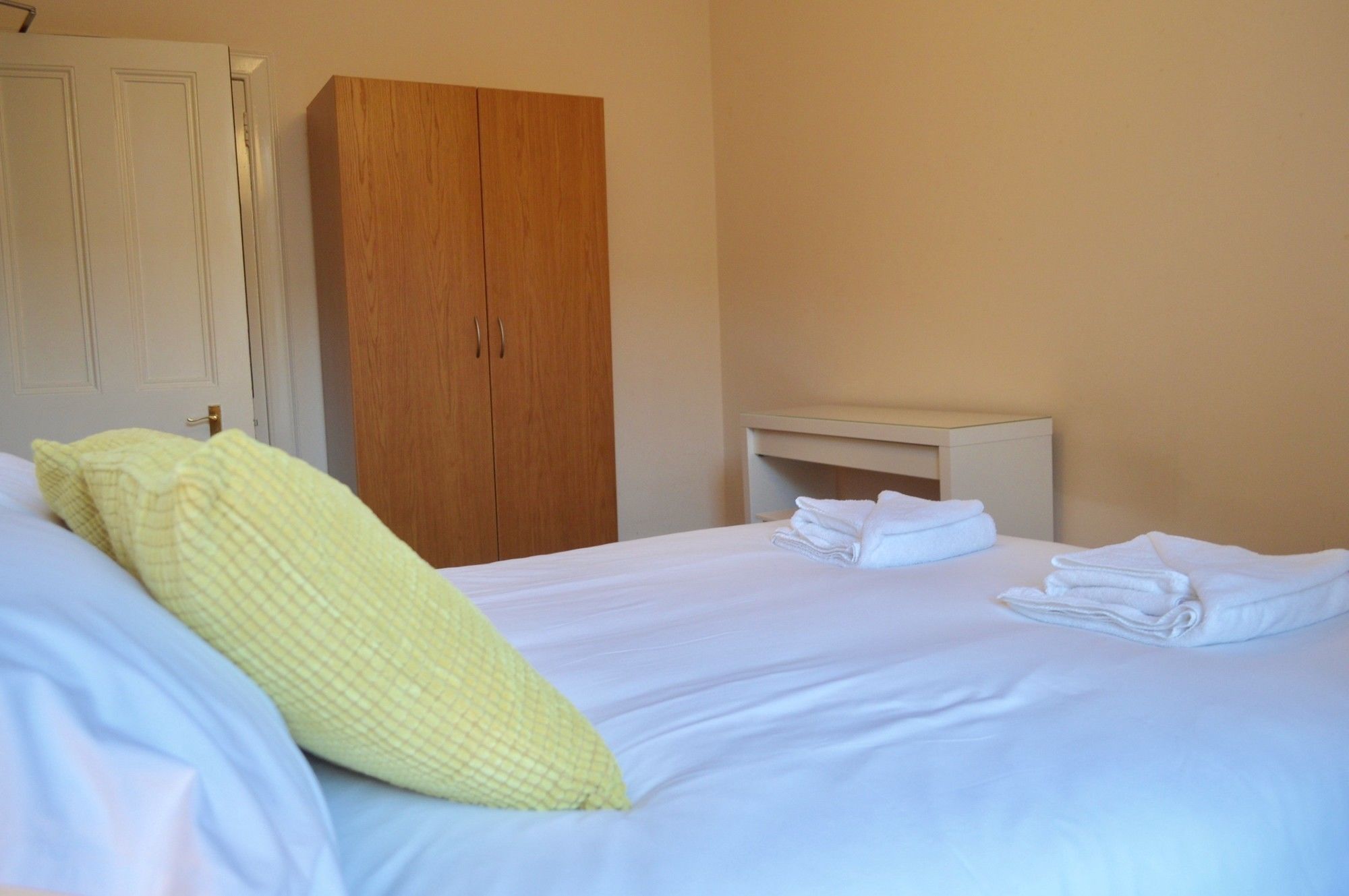 3 Bedroom Bruntsfield Flat *